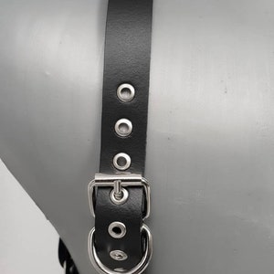 Colete gótico de couro preto - Roupa para festivais imagem 5