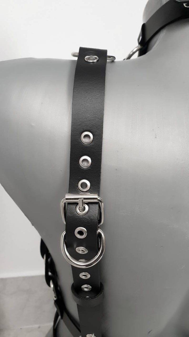 Colete gótico de couro preto - Roupa para festivais imagem 5