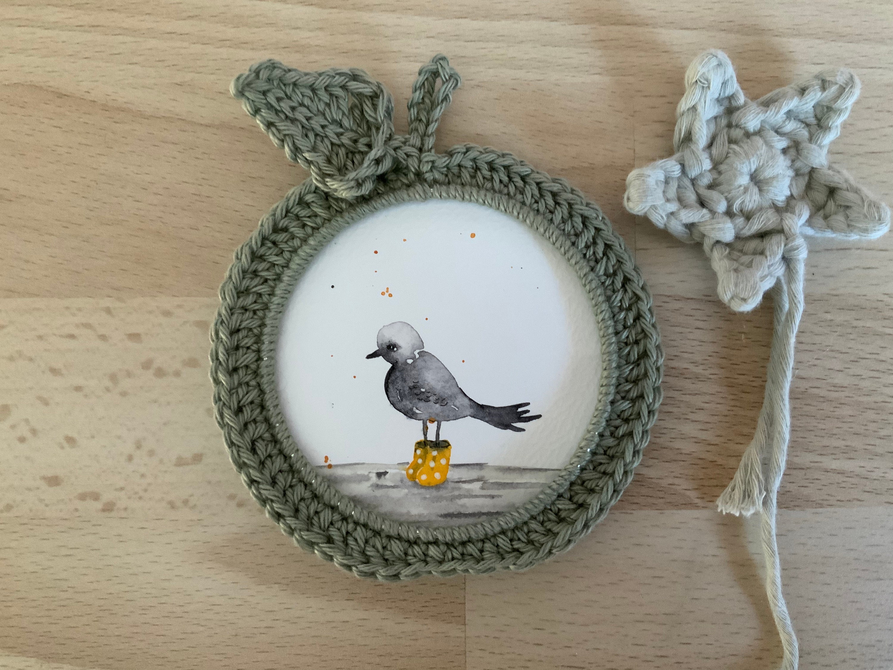 Cadre Crochet Pomme - Oiseau Bottes Jaunes Milywild