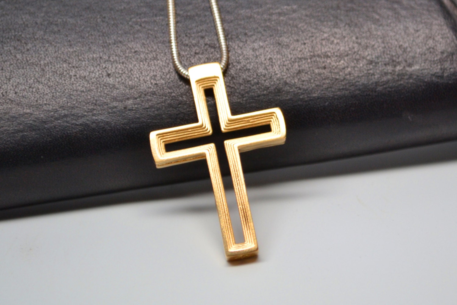 Solid 22K Gold Cross Necklace Pendant Transcendence