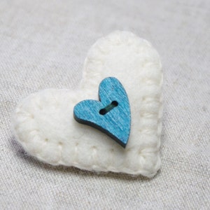 Heart brooch pin, Felt heart brooch Pin, white felt heart brooch with green heart button, white felt heart pin, Felted wool brooch