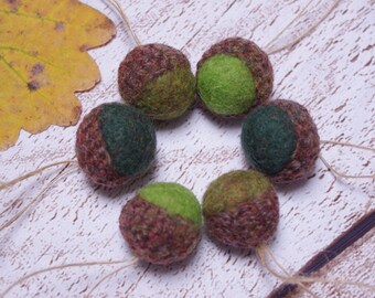 Felted Acorn Ornament, Set of 6 green felted acorn, wool felt fall ornament, green acorn ornament, hanging acorn ornament, needle felt acorn