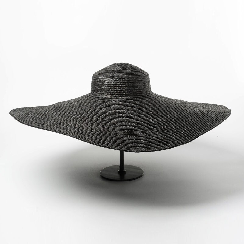 Simple and Large Hat Brim Flat Top 