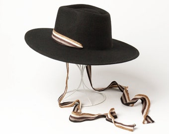 Large brim woollen jazz hat with coloured stripe trim band shopping felt hat
