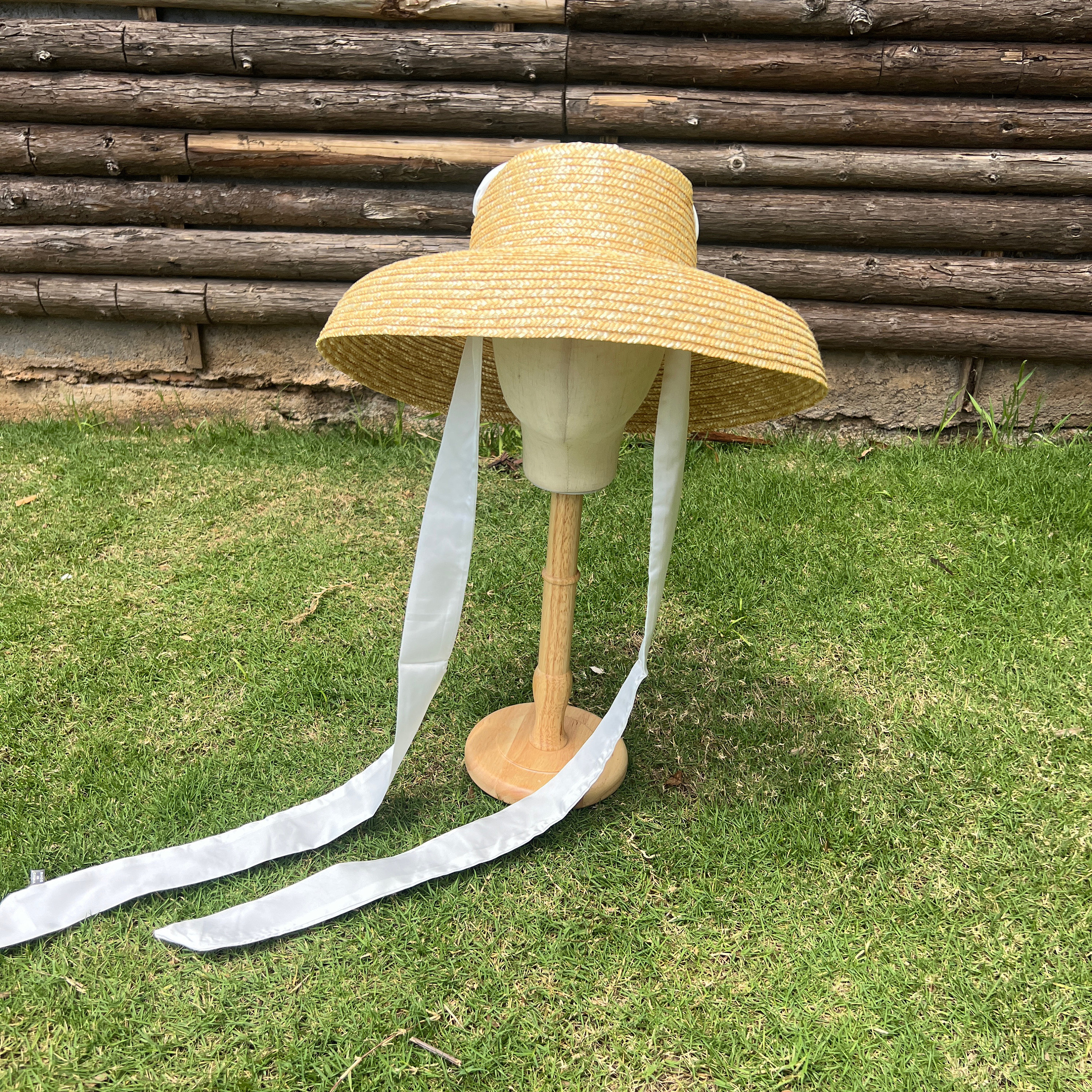 Vintage Hepburn style straw-straw hat with strap for outdoor sun protection sun hat straw hat