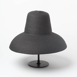 Retro high top hat with large eaves papyri hat stage show concave shape sun shade sun protection beach straw hat