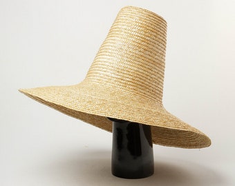 The spire straw hat Straw hat stage fashion show style straw hat sun block straw hat with large eaves