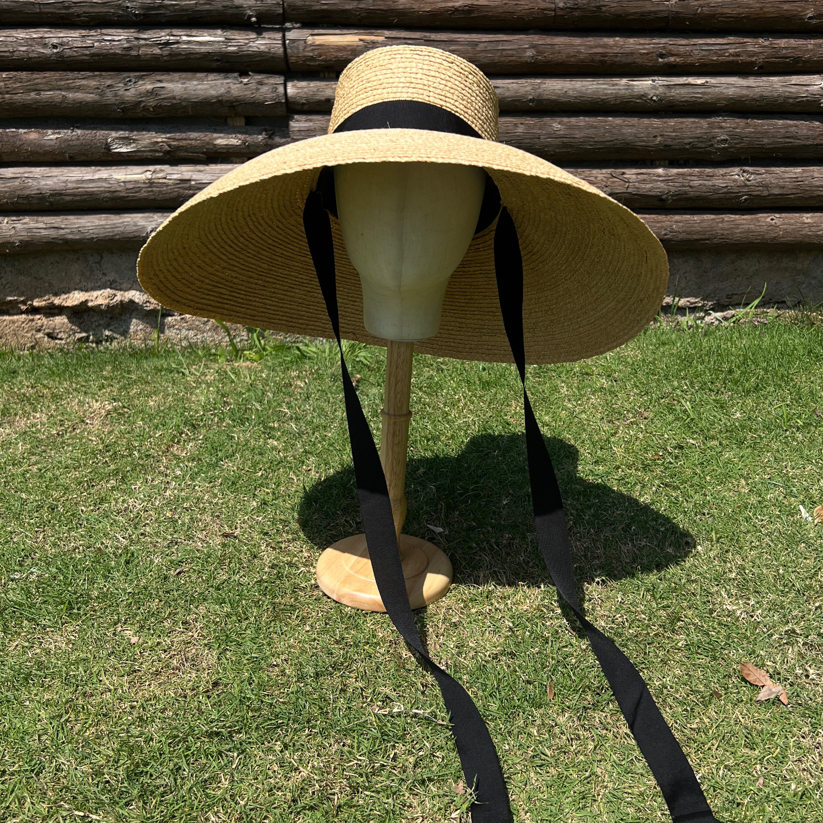 Flat-topped Large Curved Brim Hat With Binding Band Hand  display picture 1