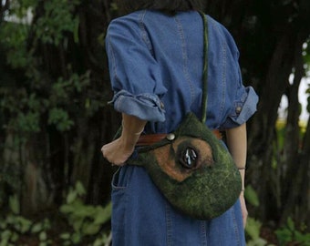 Handmade woolen felt moss texture cross - slung single shoulder bag with artsy retro-forest small round cross - slung bag