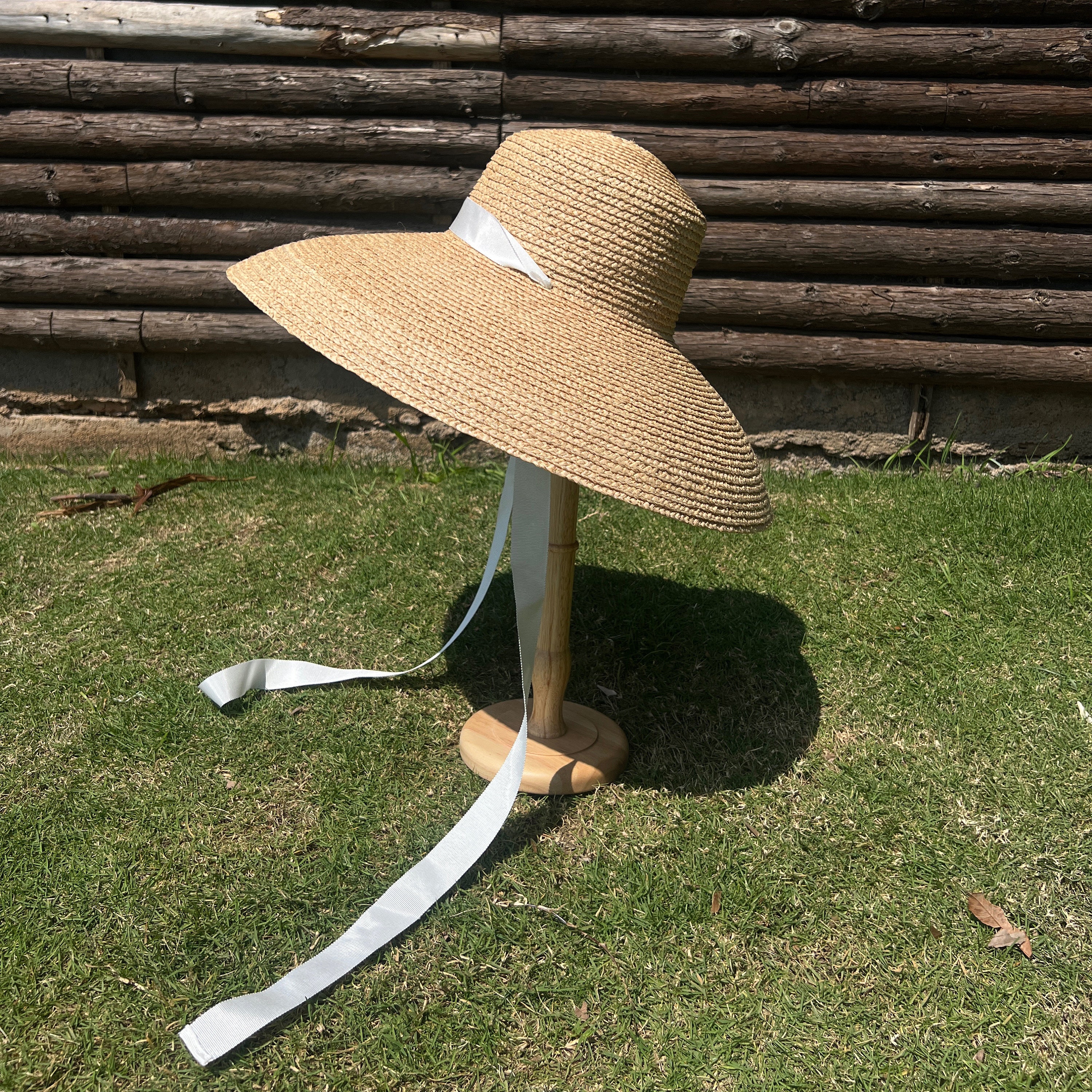 Flat-topped Large Curved Brim Hat With Binding Band Hand  display picture 1