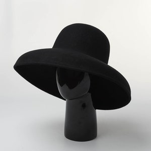 Retro fashion bowler hat with large cap brim woollen hat stage show concave shape felt hat wool hat