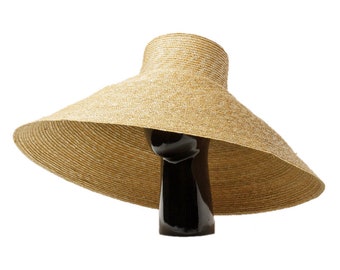 Conical Straw Straw Hat With Raised 