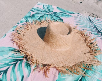 Broken rim straw hat Packable Travel Hat Beach hat, straw hat, sunhat.