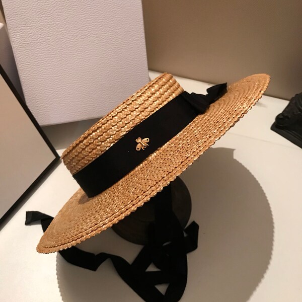 Flat top hat for women can be matched with sun protection beach hat for holiday show style straw hat