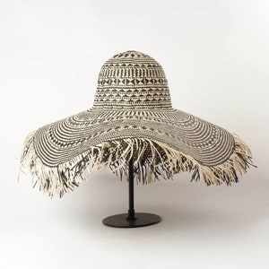 23cm large cornice Hepburn wind straw hat hand-knitted woolen edge summer women's hat resort beach sun protection straw hat