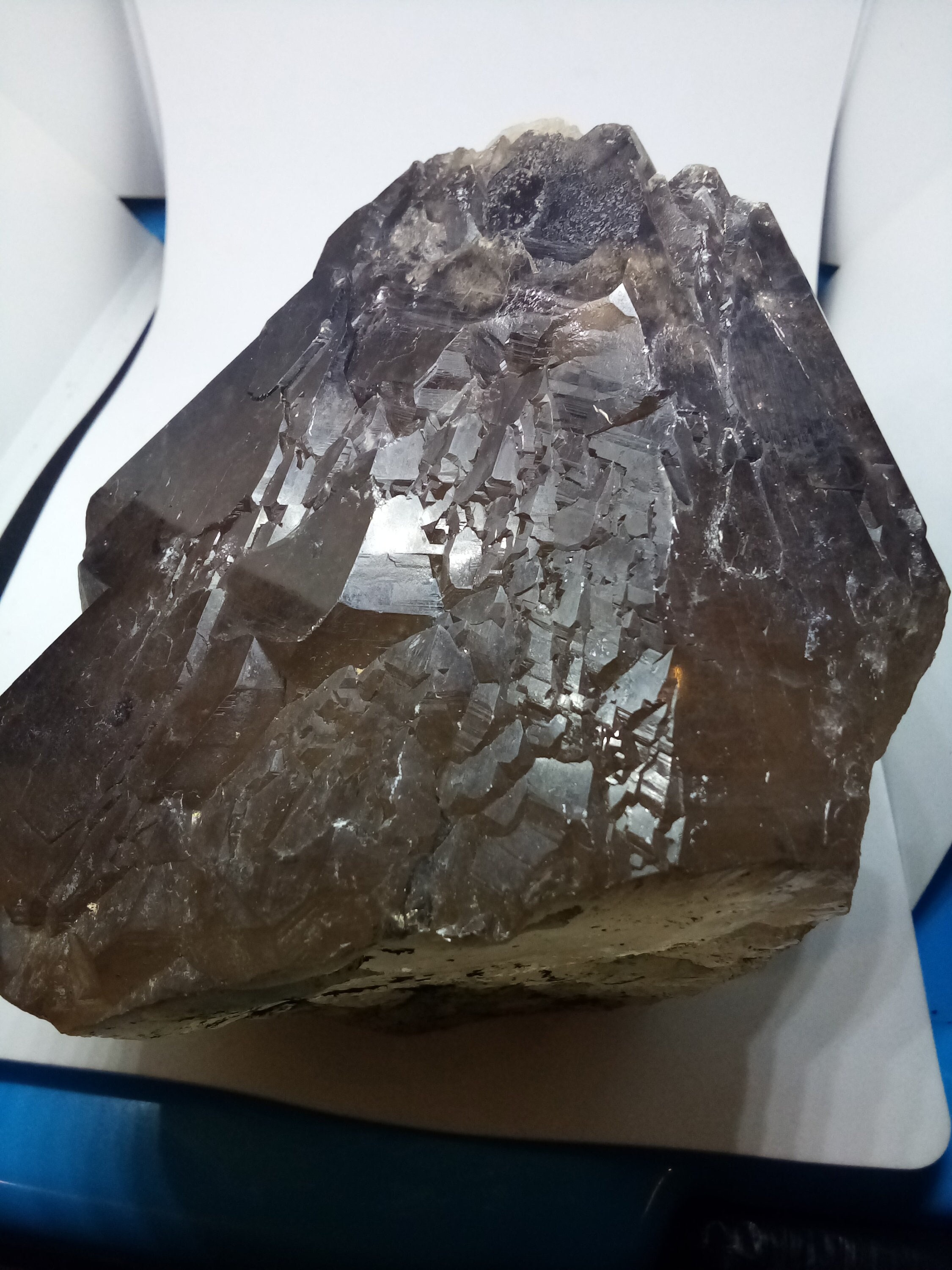 Gros Quartz Fume Cathedrale de Madagascar - #707 2.990Kg -