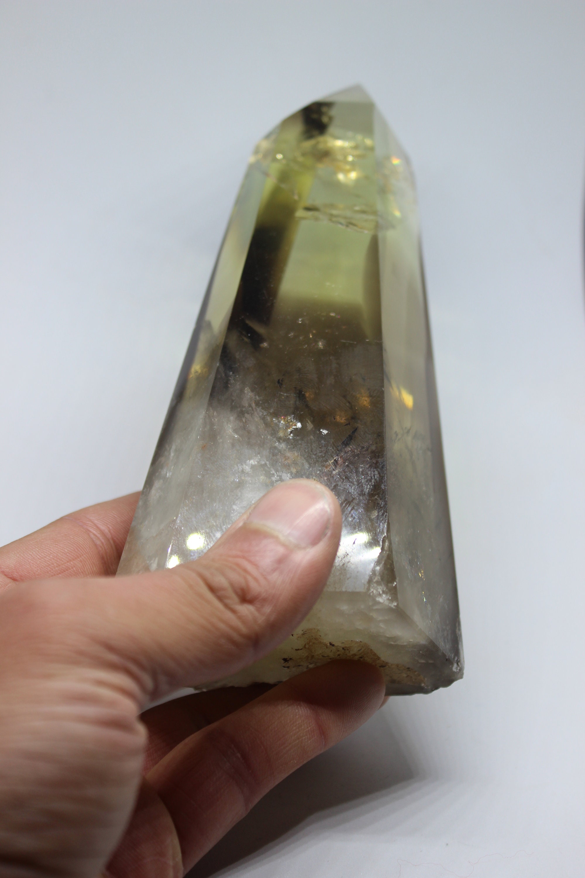 Grande Pointe de Citrine 0.904Kg - Fumé Generateur- 17cm X 8cm 7cm