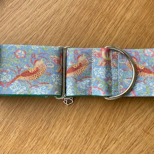 Erdbeerdieb, William Morris Druckkragen - Blau oder rot