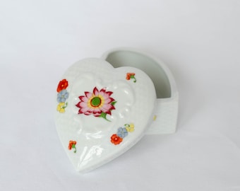 ring bearrer Limoges heart box,Hand painted vintage french heart box,ade in France, jewellery satchel heart shaped box ring box