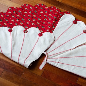 Vintage Quilted Christmas Tree Skirt Scalloped Double-Sided Red/White Artisan Xmas Tree Skirt with Teddy Bear Motif Reversible Red/White