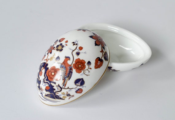 Egg-Shaped Porcelain Trinket Box black Edging German porcelain egg shape trinket box Jewelry Holderdesign JW White with butterfly Motifs