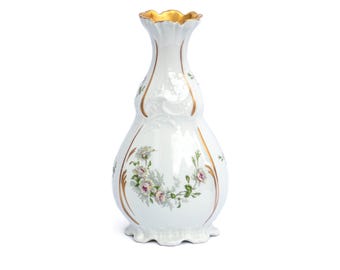 Vintage LIMOGES Castel Hand-Painted Porcelain Vase with Garden Rose Floral Motif and Gold Accents, France, 9&quot;