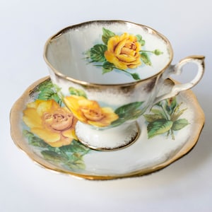 Royal Standard Tea Cup and Saucer - Yellow Roses Porcelain Fine Bone China - Harry Wheatcroft - Authentic World Famous Roses, Rare Pattern