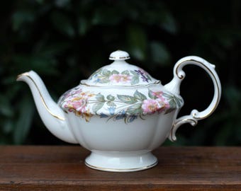 Vintage Paragon “Country Lane” Teapot – Small 14 oz – England – Scalloped Rim
