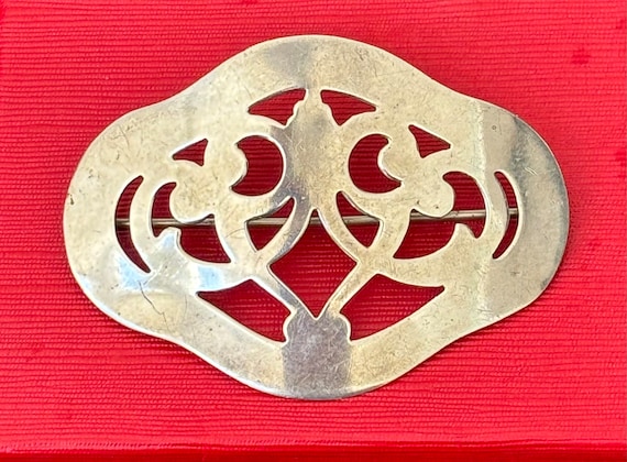 Large Art Nouveau Sterling Silver Oval Brooch w H… - image 1