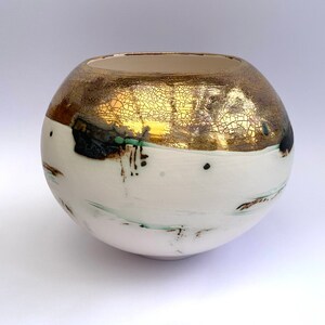 A white ceramic pot with gold. Thoughtful gift. image 3