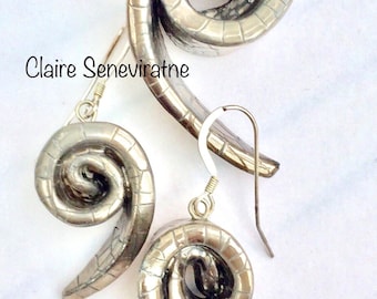 Silber Spiral Schmuck Anhänger und Ohrringe Set. Schönes Geschenk für einen besonderen Freund.