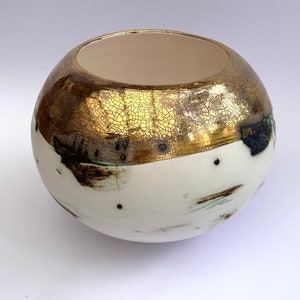 A white ceramic pot with gold. Thoughtful gift. image 8