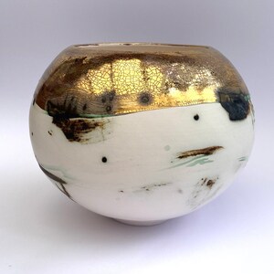 A white ceramic pot with gold. Thoughtful gift. image 6