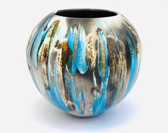 Blauwe keramische pot met prachtige texturen. Attent cadeau voor een speciale vriend.