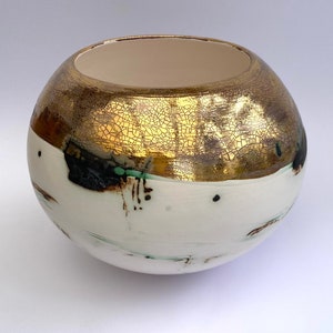 A white ceramic pot with gold. Thoughtful gift. image 7