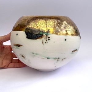 A white ceramic pot with gold. Thoughtful gift. image 1