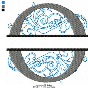 K&ouml;nnte beinhalten: Geteilter Monogramm-Buchstabe O mit grauer Umrandung und blauem floralem Design. Der Buchstabe ist in zwei H&auml;lften geteilt, wobei eine schwarze Linie die obere und untere H&auml;lfte trennt.