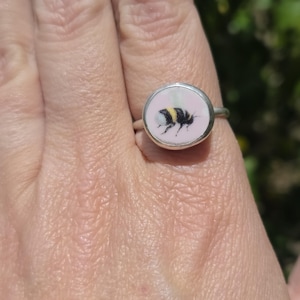 Handmade Sterling Silver bee Ring: Upcycled broken China ceramic plate jewelry jewellery, Size 9.25