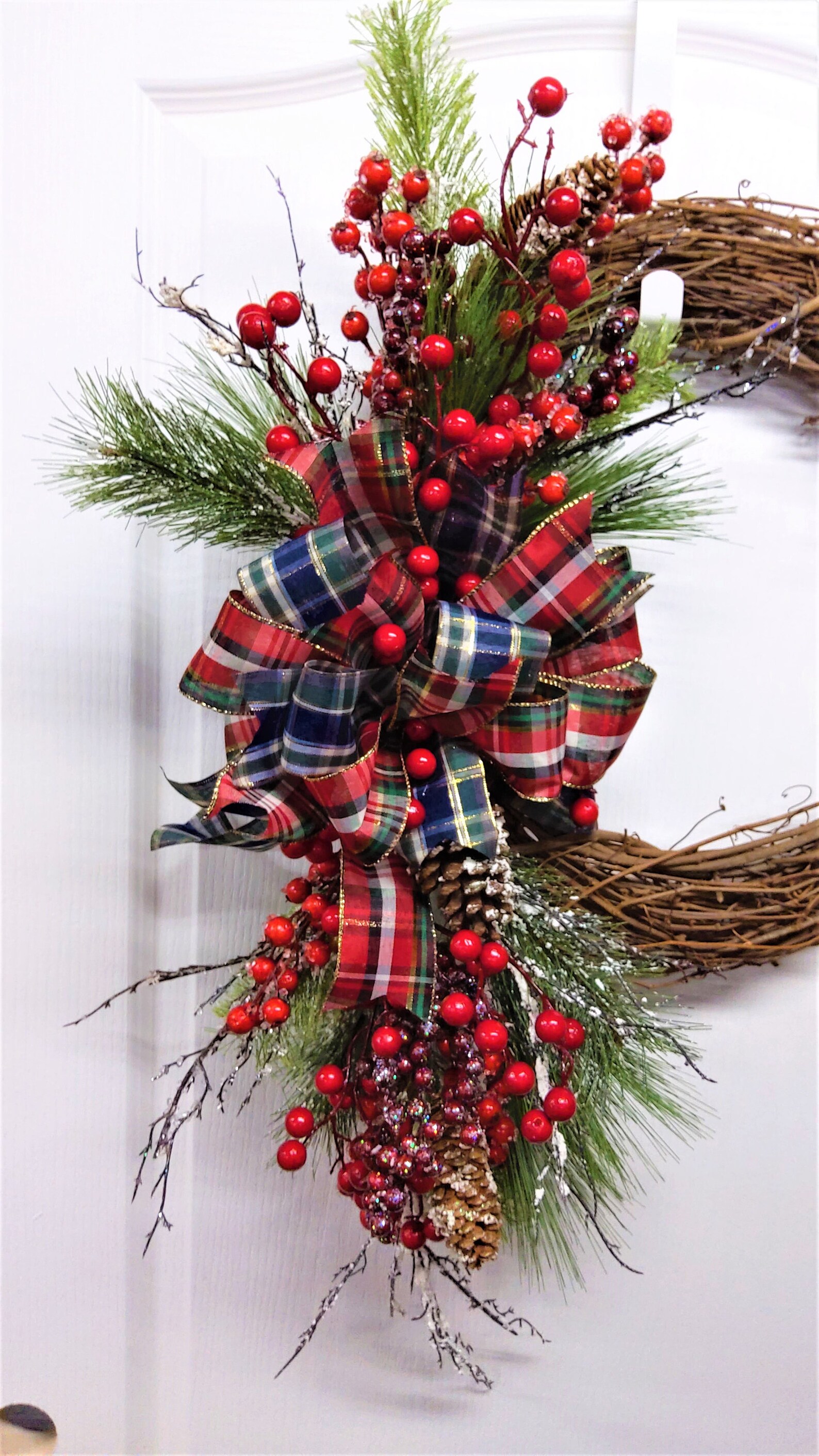 Rustic Christmas Grapevine Wreath With Berries and Plaid - Etsy