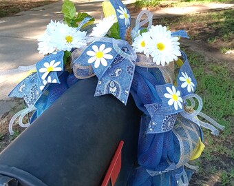 Summer mailbox swag, Mailbox swag, Spring mailbox wreath, mailbox topper, mesh mailbox decoration with daisies, Summer mailbox decor