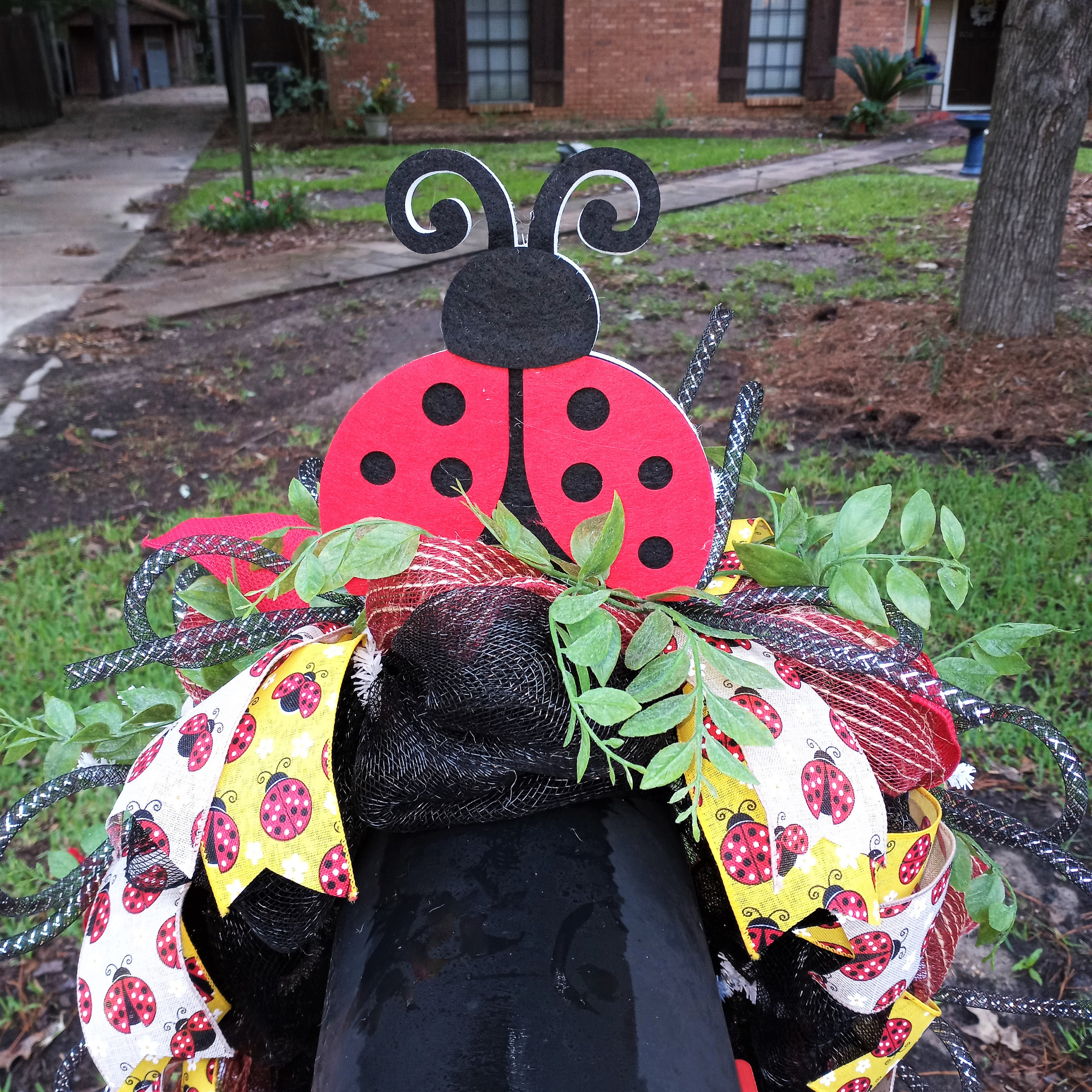 Lady Bug Mailbox swag, Lady Bug decor, Summer Mailbox swag, Lady Bugs, Summer yard decor, Summer mailbox garland, Ladybug gift collectable
