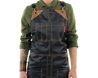 Cross-Back Chimney Black Apron – Coated Twill with Leather Reinforcement and Split-Leg