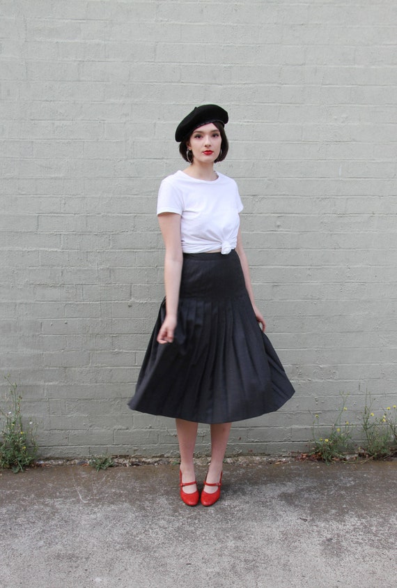 SALE Vintage 1970s Grey Wool Pleated Skirt / Charc