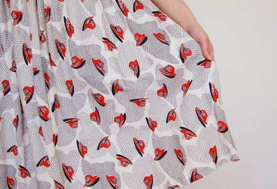 Vintage 1950s Novelty Print Skirt / Cotton HAT At… - image 3