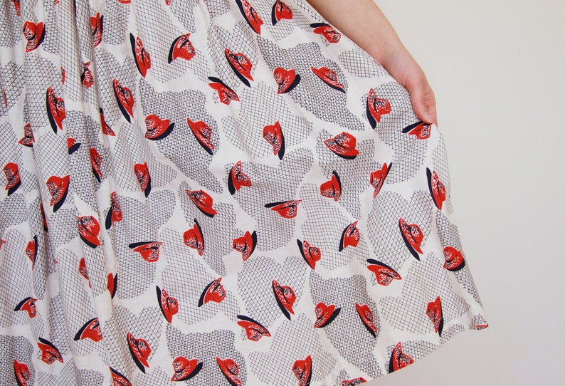 Vintage 1950s Novelty Print Skirt / Cotton HAT Atomic Novelty Print Skirt / 1950s Cotton Skirt / S image 3