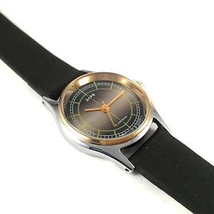 Vintage lady watch ZARIA / ZARJA. Women mechanical watch. USSR women watch. Petite watch. Lady watch. Comes with brand new leather band.