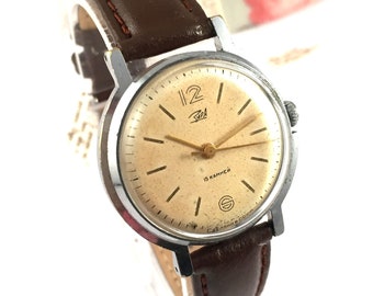 Vintage minimalistische dame horloge Zaria. Lady casual horloge met gloednieuwe leerriem. Sovjet-Unie vrouwen kijken. USSR horloge. Ronde klassieke horloge.