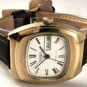 RARE Vintage Chunky men watch called &quot;Rocket&quot; (Raketa).Soviet mechanical watch with double calendar. Comes with new leather band