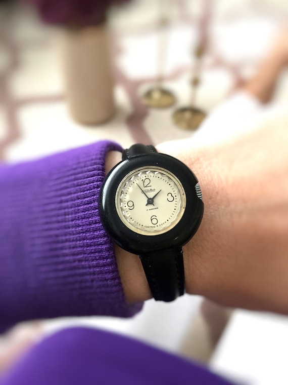 Vintage Soviet lady watch "GLORY"(rus.SLAVA). Lovely women watch with rare black plastic casel! Comes with new leather strap included!