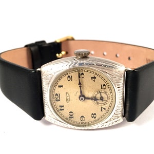 Relógio vintage feminino suíço em prata &quot;P.L&quot; dos anos 50. Relógio suíço raro. Relógio feminino em prata. Relógio prateado. Vem com nova pulseira de couro.